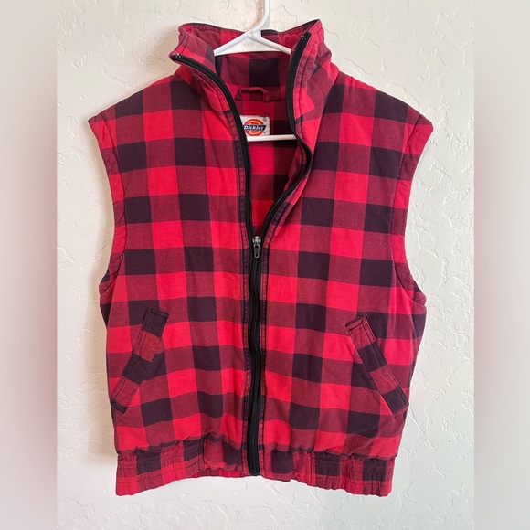 Vintage Dickies Padded Outdoor Vest Men's Size M Red Black Plaid Zip Up - Picture 1 of 6